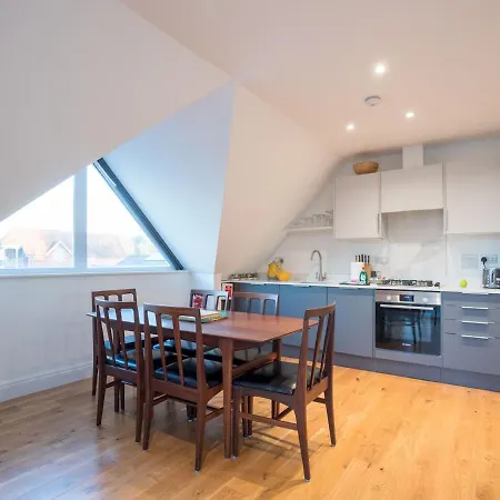 Pass The Keys Stunning 7 Sleeper Penthouse On Windsor Riverside Exterior photo
