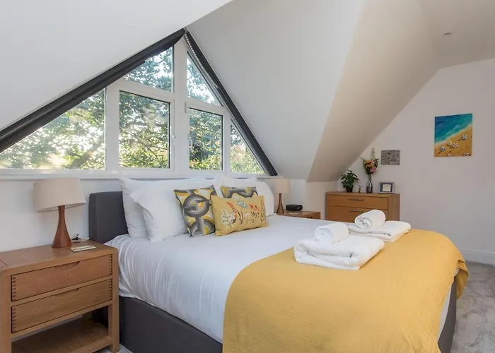 Pass The Keys Stunning 7 Sleeper Penthouse On Windsor Riverside